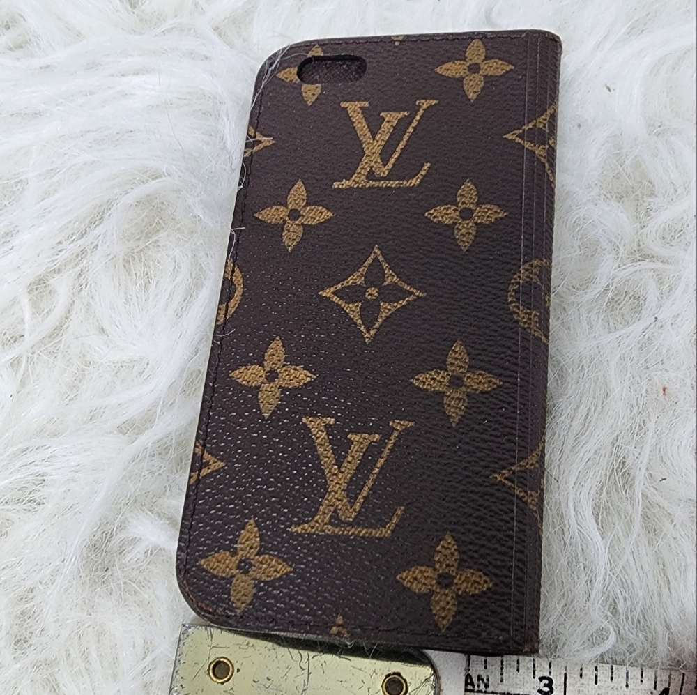 Monogram Canvas IPhone AccessoryProduct - Picture 5 of 12